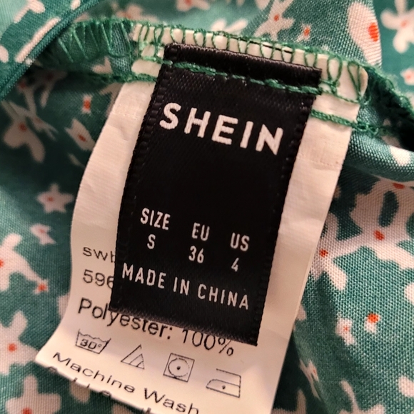 SHEIN top. Green with white flower pattern - Picture 3 of 3